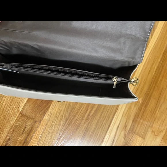 Women’s Purse - Picture 3 of 5